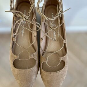 Chinese Laundry Women's Endless Summer Ghillie Beige Lace-Up Flats Size 8